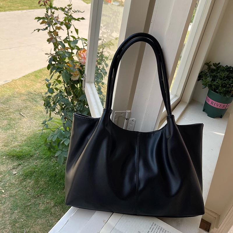 

2026 Trending Tote Bag: Japanese & Korean Fashion, Large Capacity, Ideal for Daily Commute & Shoulder Carry чорний