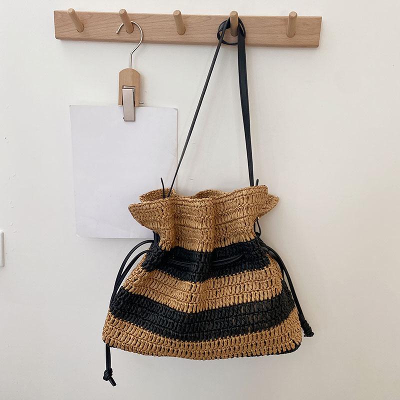 New Striped Crochet Bag Single-shoulder Tote Straw Bag Closed Women's Crossbody Bucket Bag Woven Beach Bag ARI