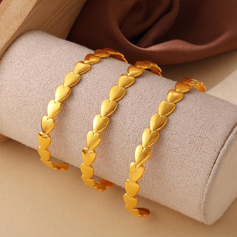 Simple geometric heart-shaped C-shaped bracelet stainless steel gold-plated personalized fashion high-end bracelet women