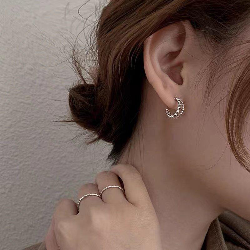 C-Shaped Cool Girl Hollow Earrings with Double-Layer Round Beads - Simple, Exaggerated, Versatile Stud Design in Cold Aesthetic