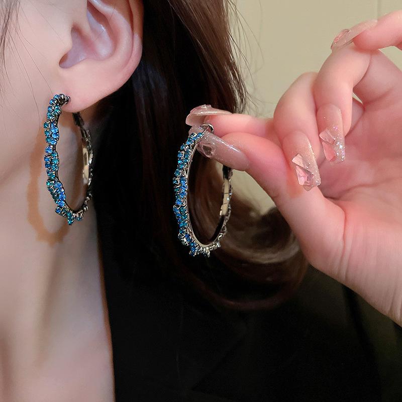 Silver needle retro Hong Kong style dripping oil round earrings niche temperament earrings fashion light luxury summer women's high-end earrings