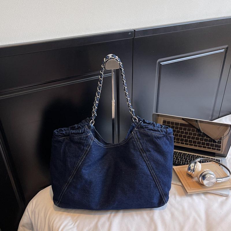 

2025 осень и зима новая большая сумка-тоут женская сумка на плечо высококлассный нишевый дизайн деним большая универсальная портативная темно-синий