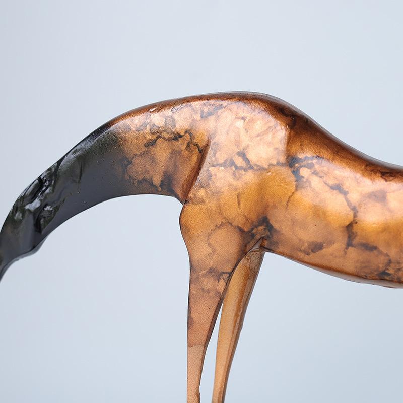 Abstrakte Tierfigur Pferd Figur Harz Handwerk Unauffälliges Pferd Tausend-Pferdekopf Dekorative Figuren Heimdeko