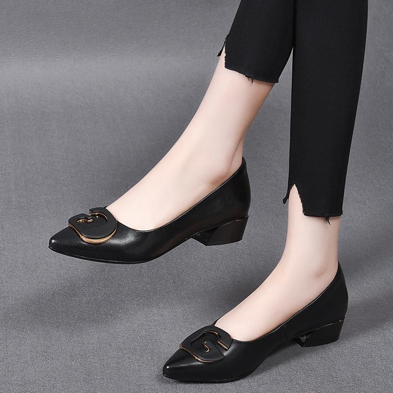 Spring and Autumn Small Leather Shoes Women's Low-heeled Comfortable Women's Shoes New White Pointed Flat Shoes Spring and Autumn Single Shoes