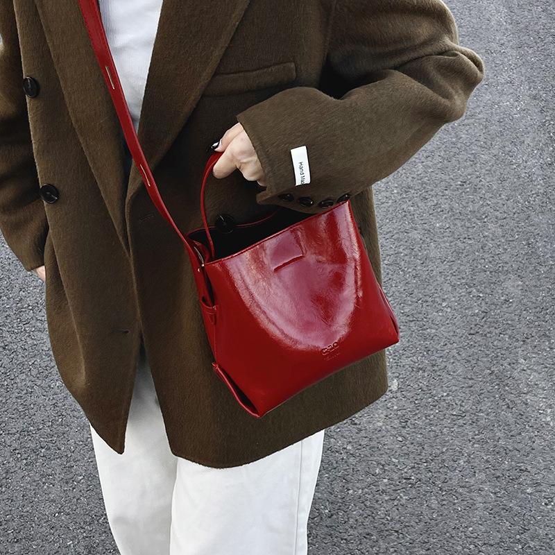 Premium Sense Large Capacity Portable Bucket Bag Women 2025 New Fashion Niche Simple Casual Single Shoulder Oblique Span Bag