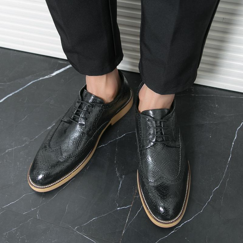 Fashion Black Brogue Business men's leather shoes Classic British Fashion Styles Formal party or wedding Handsome adult shoes 38-47