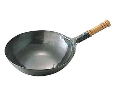 Yamada Industrial Co., Ltd.. Wok żelazny 39cm z drewnianą rączką, Wyprodukowano w Japonii, Jednoręczny, do potraw chińskich, Użytek komercyjny, Wok Yamada 001180