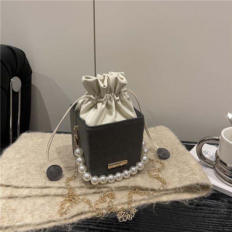 A Fashionable Crossbody Bag, A Niche Expression of A Single-shoulder Hand-held Bucket Bag