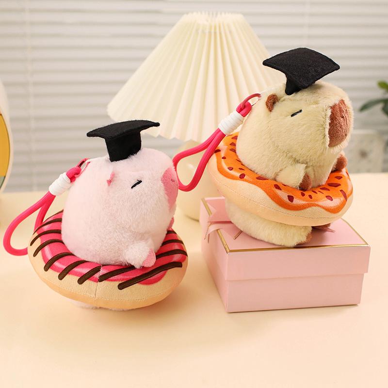 12cm Cartoon Spaß Abschlusskappe Capybara Plüschtier Anhänger Schwimmring Arzthut Frosch Capybara Plüschspielzeug Heimdekoration Geschenk für Kind