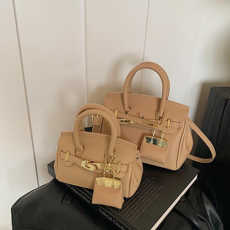 New Fashionable Versatile Portable Shoulder Messenger Bag