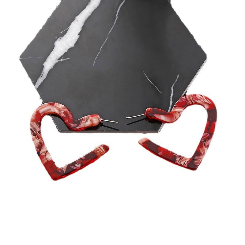 European, American, Japanese, and Korean fashionable leopard print earrings acrylic sweet and sexy heart-shaped earrings