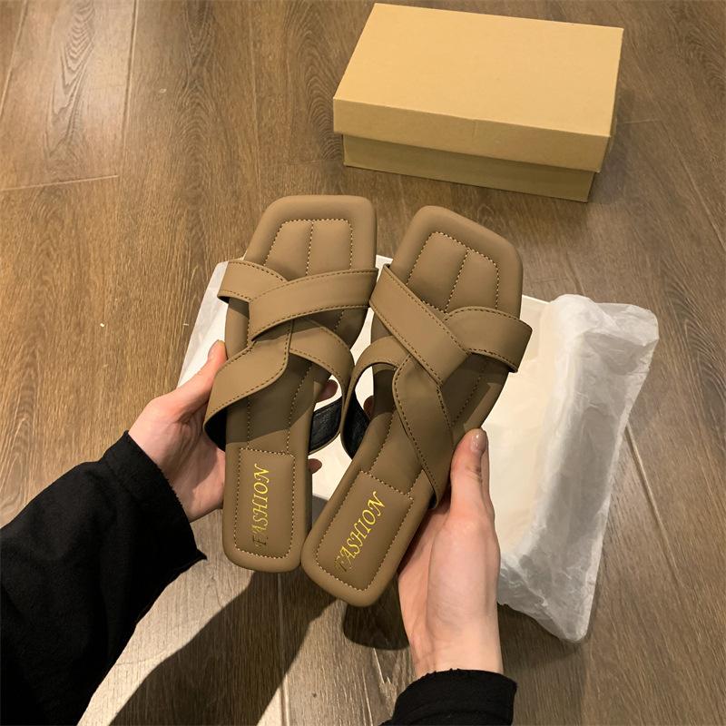 

Летние женские тапочки для улицы 2025 новые на плоской подошве модные тапочки на перемычке 40 коричневый