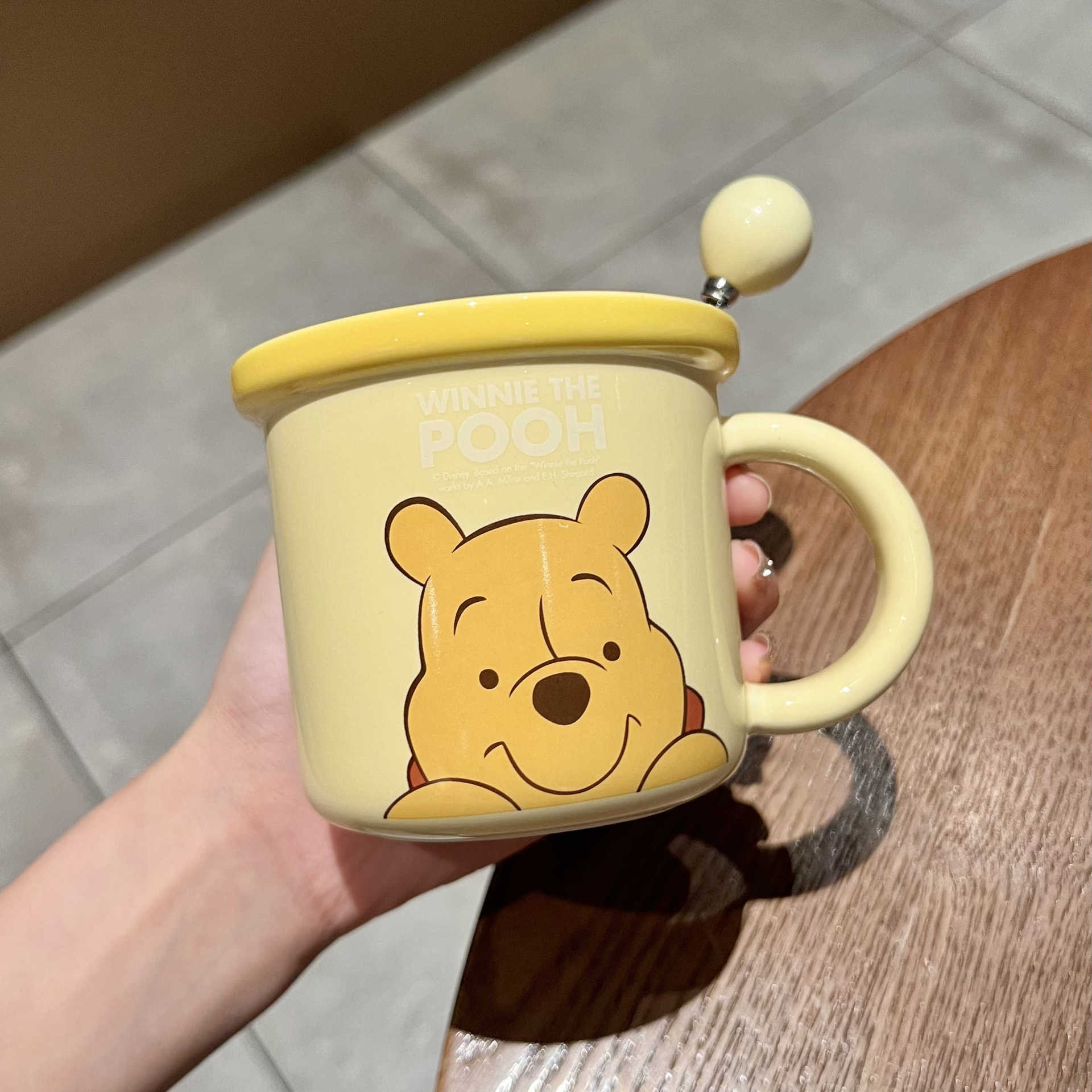 

Милая мультяшная керамическая кружка высокой ценности, кружка для питья в офисе для девочек, детская чашка для завтрака с молоком, с клубничным мишкой 301-400ml