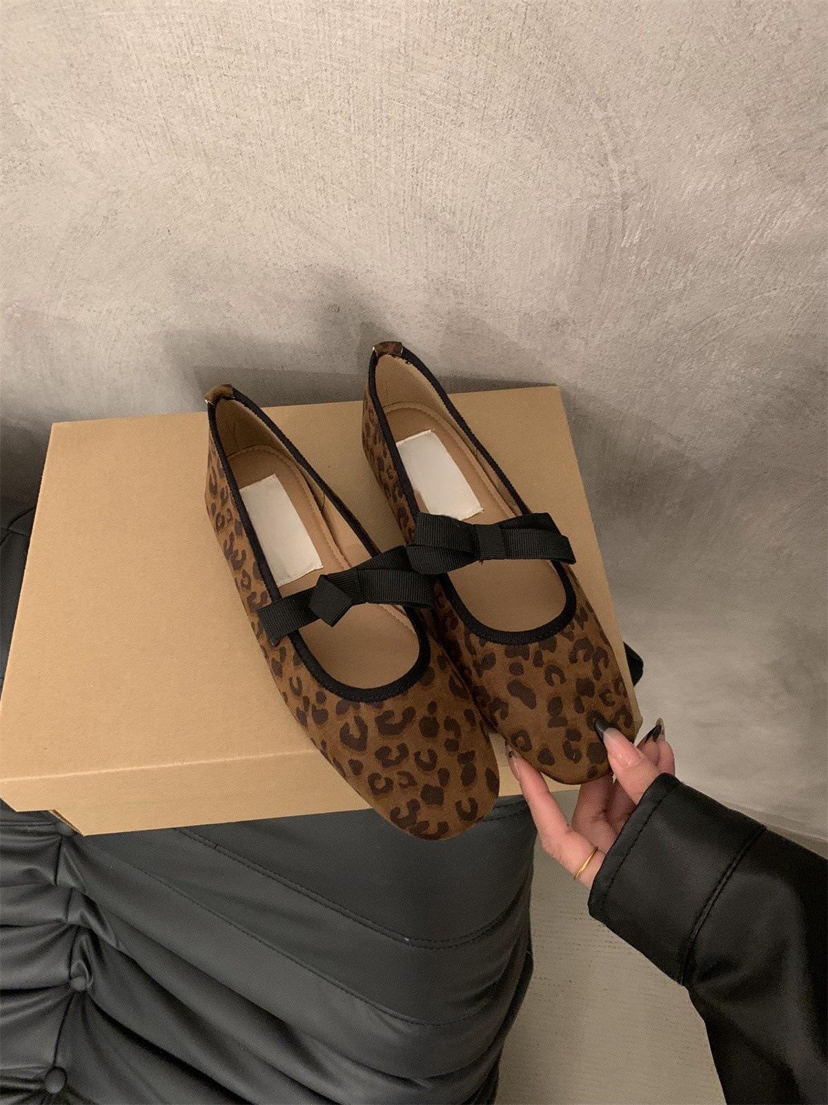 

Корейская версия леопардового принта с внутренней стороны, увеличивающего рост, одиночные туфли женские, осень 2025, новые ретро-туфли из замши с бантом красного цвета Мэри Джейн 35 цветной печати леопарда