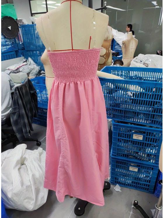 Rochie de vis fără bretele cu fundă la piept și fustă reglabilă