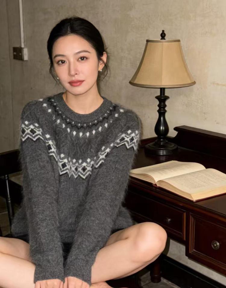 Women's Retro Fair Isle Cashmere Wool Sweater - Loose, Fashion-Forward, Heavyweight Knit in Lazy Style