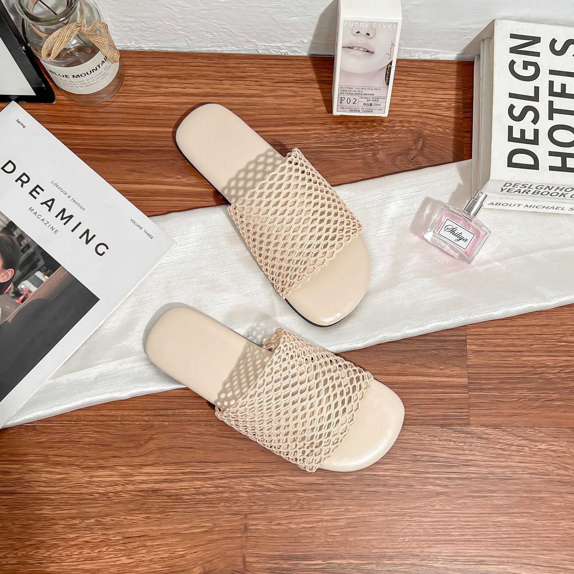 

Summer new flat slippers women s summer wear high-end mesh breathable sandals 2025 word with Internet celebrity sandals 35