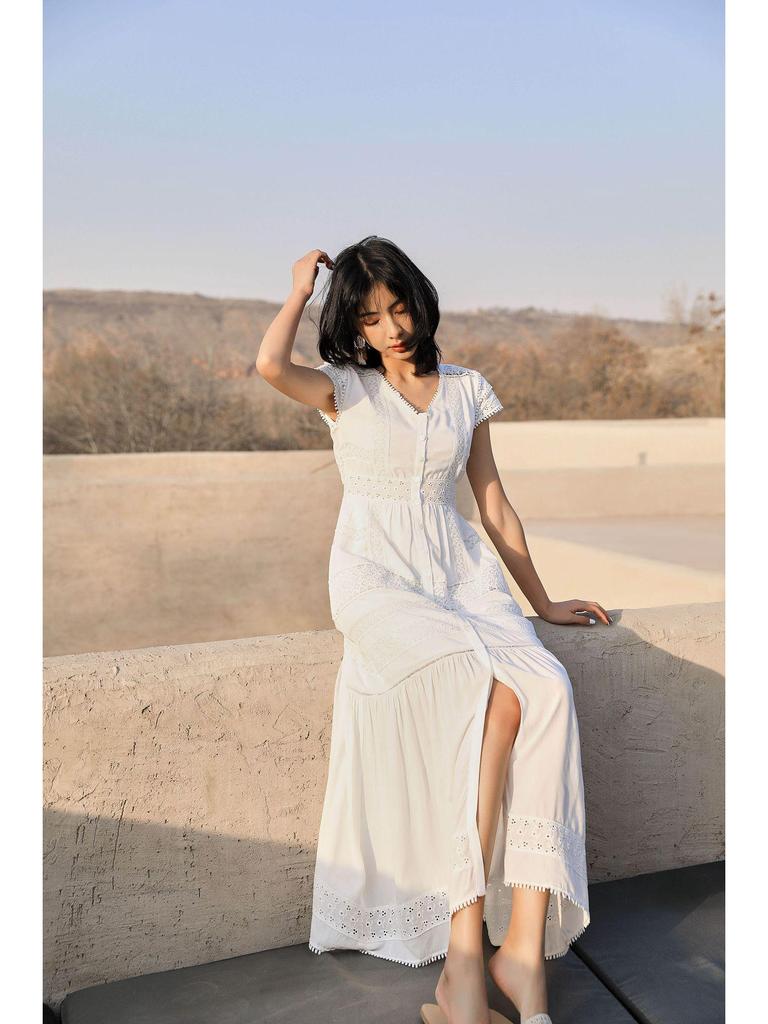 White Lace Mid-Length V-Neck Travel Dress - Korean Style 2025