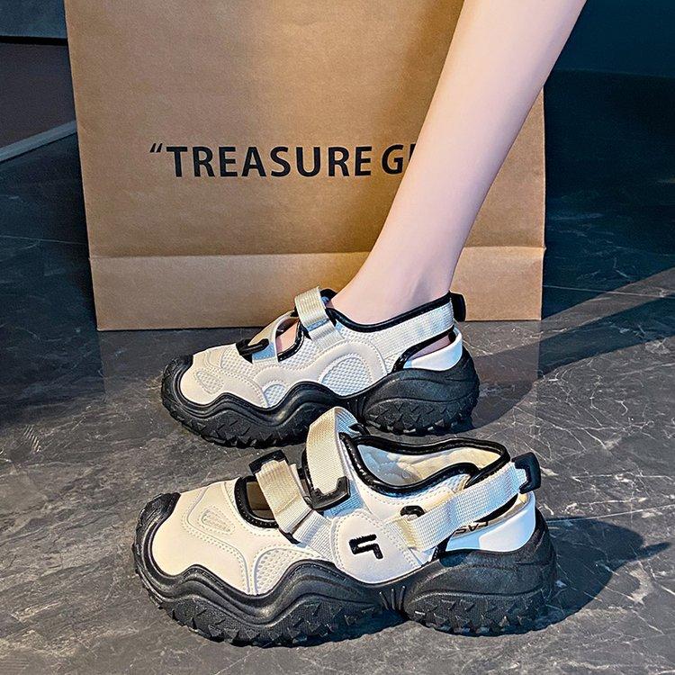 

Уродливо-милые сандалии-гладиаторы на толстой подошве с сумкой на носке, женская летняя обувь 2025, новые дышащие полые спортивные папины шлепанцы 35