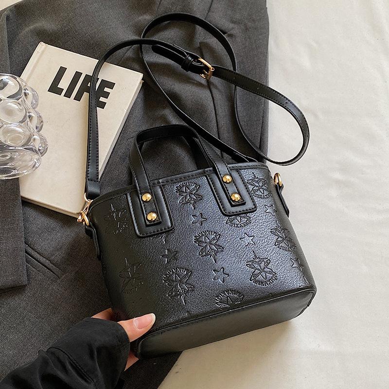 Hot-selling Korean Version of High-end Embossed Fashion Portable Bucket Bag Casual Versatile Commuter Temperament Messenger Bag Woman
