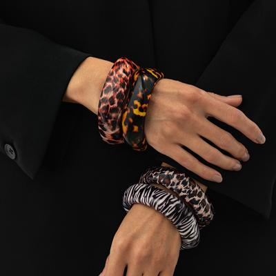 Zveličené Nepravidelné Široké Náramky s Leopardím Vzorem Módní Geometrické Akrylové Pryskyřičné Náramky pro Ženy Vintage Náramky Šperky