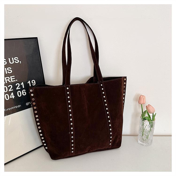 Soft-faced Rivets, Large-capacity Suede 2025 New Retro Casual Commuting, Shoulder Underarm Bag, Tote Bag, Women's Bag