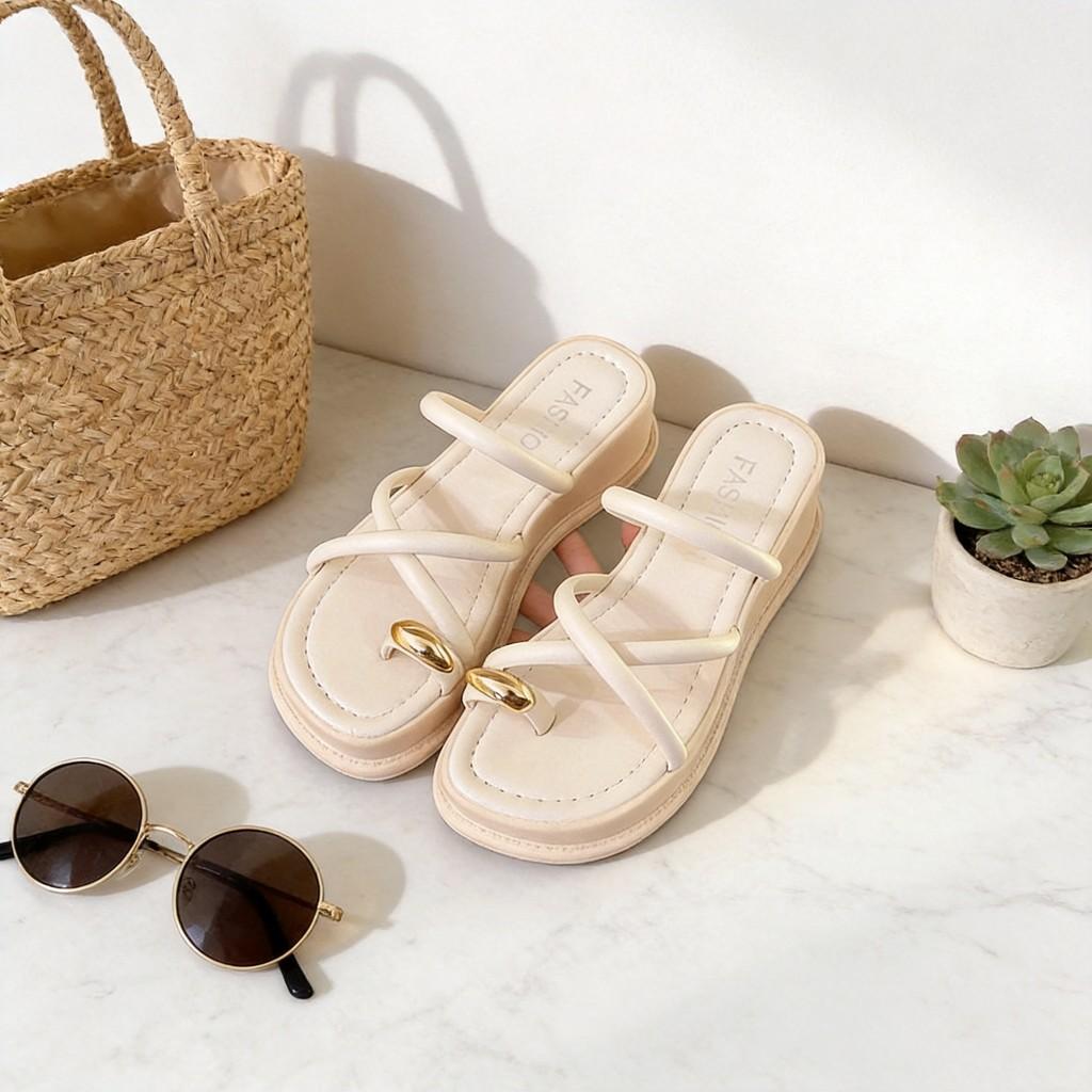 Summer Women Flat Sandals With Pu Material And Rubber Sole For Daily Wear