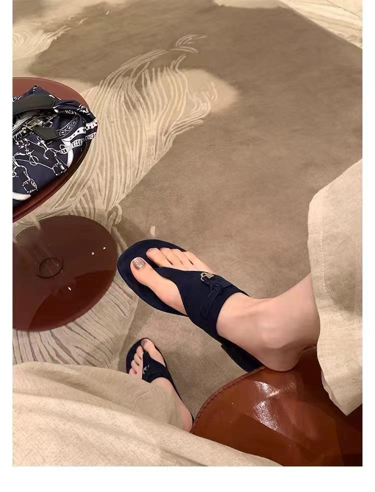 Leather~ French flip-flops women's summer wear 2025 new beach tassel low heel thick heel toe sandals