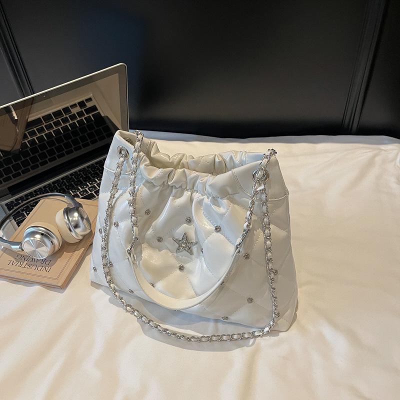 Large-capacity diamond chain oblique span bag women's 2025 summer new fashionable high-value shoulder bag trendy diamond-encrusted bag