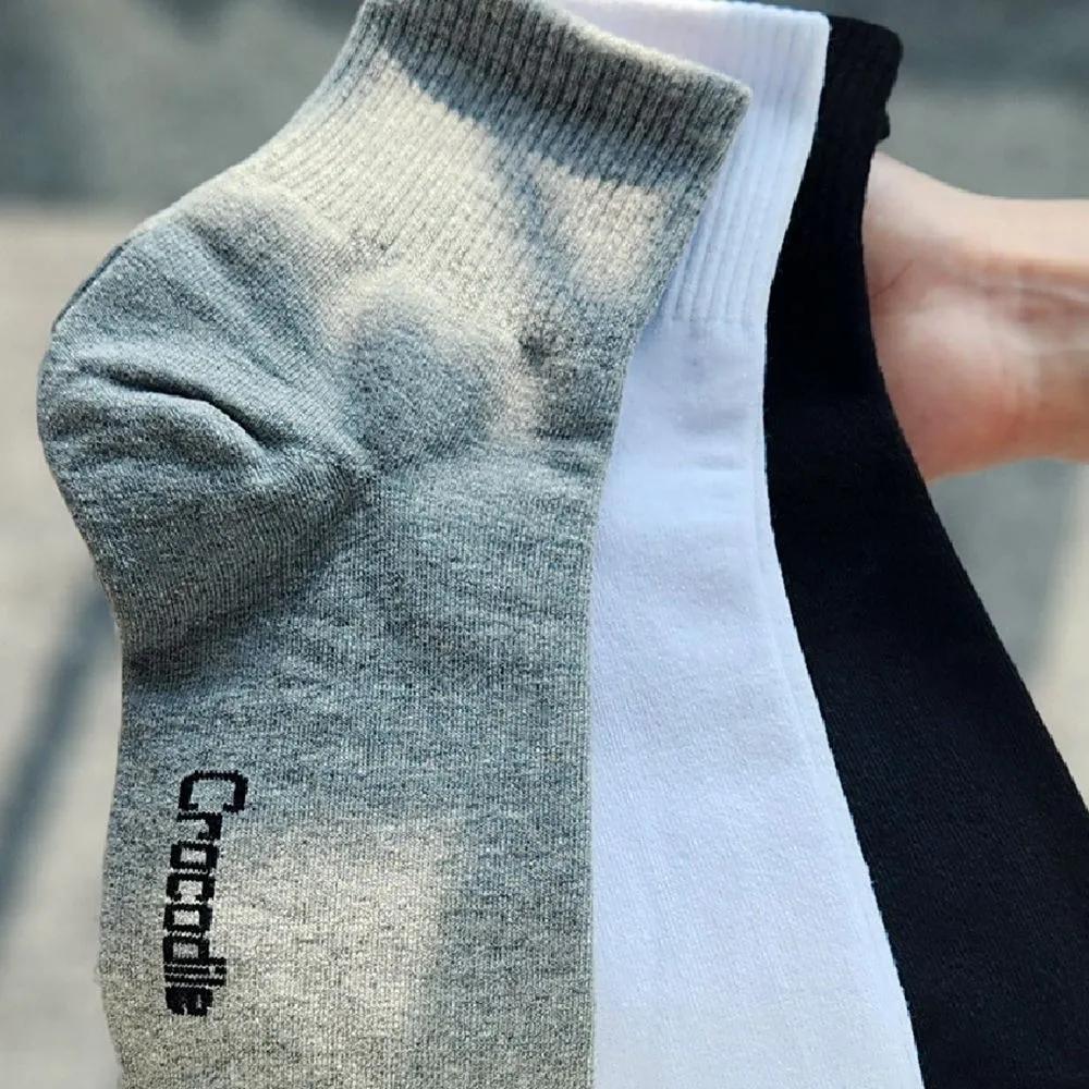 Crocodile Unisex Plain Student Socks 5-Pack White and Black Socks
