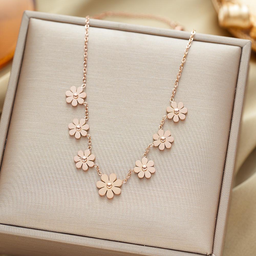 Exquisite 18K Gold-Plated Titanium Steel Necklace - Women's Clavicle Chain Jewelry, Fade-Resistant
