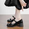 French Hepburn style small leather shoes black high heels thick heel soft sole not tired feet round head light mouth bow Mary Jane