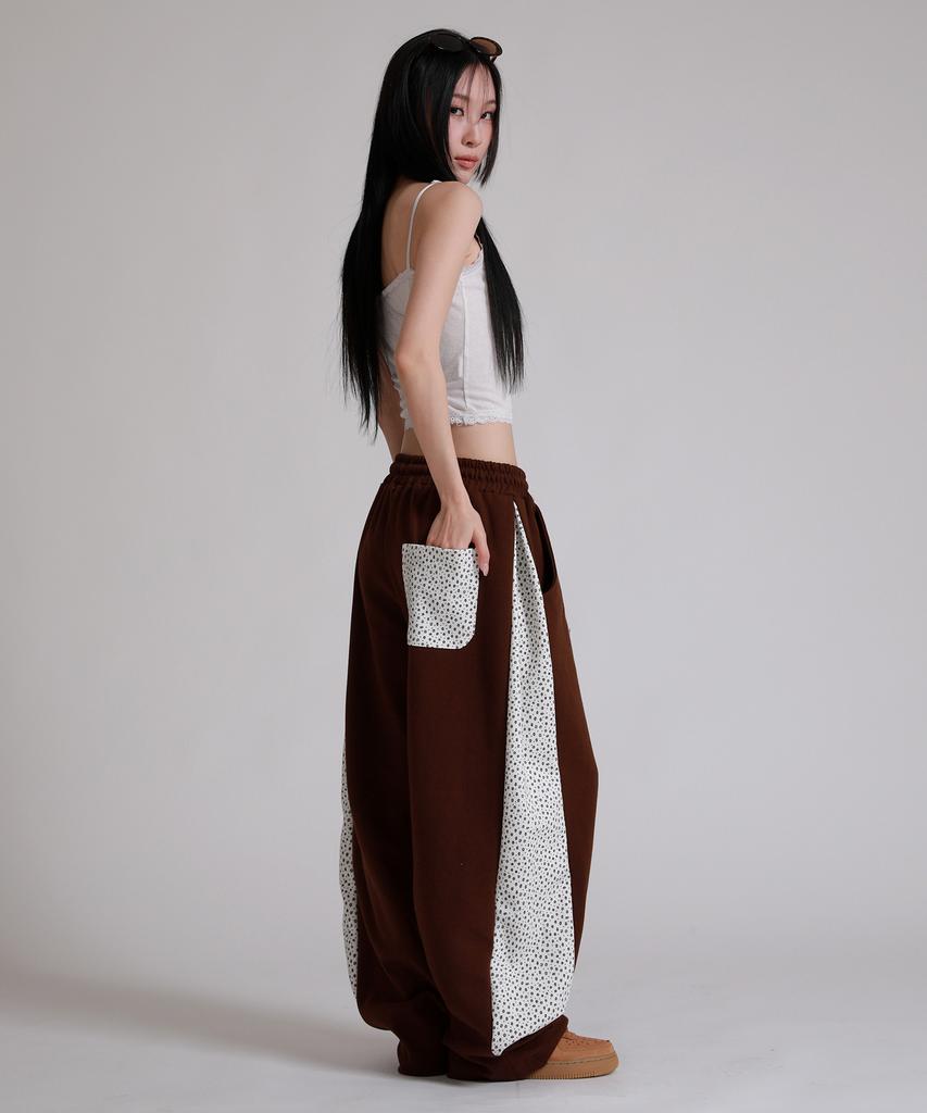 LIKE THE MOST Two-Tuck Flower Pocket Side Pattern Overpants_Brown