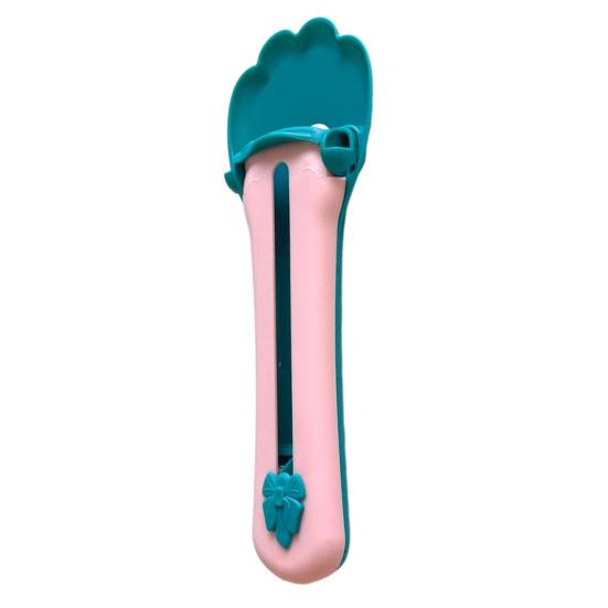 Wyciskacz do pasków dla kotów w kształcie pazura Gładkie krawędzie Łatwy w użyciu Kreatywna nowość Karmienie plastikiem