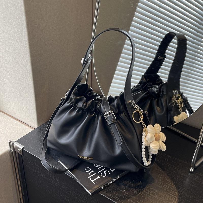 Versatile niche texture cloud drawstring bucket bag women's 2025 new high-end fashion foreign style shoulder messenger bag