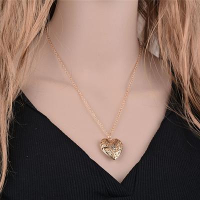 Love Necklace Opened Necklace Hollow'S Peach Heart-Shaped Photo Box Necklace Accessories