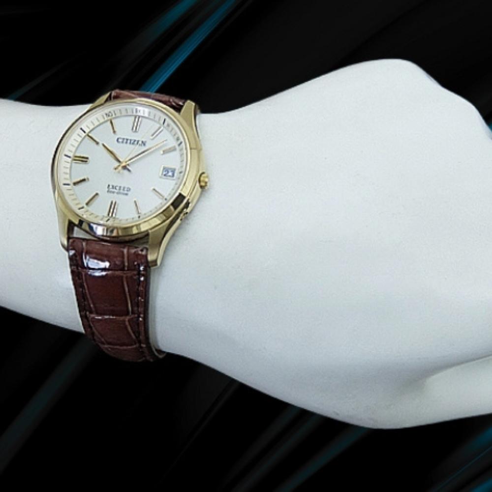 Citizen Exceed Eco-Drive Radio-Controlled Quartz H111-T015875 Gold-Plated Duratect Silver Dial Perpetual Calendar Used