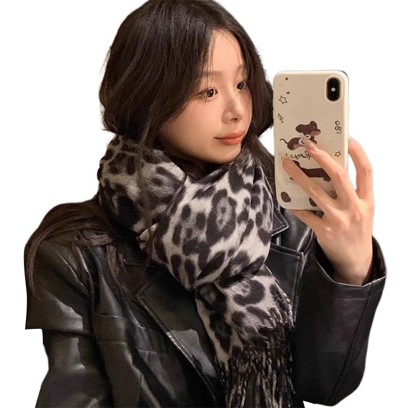Scarf Women's Winter New Retro Leopard Print Trendy High-end Atmosphere Fashion Student Winter Scarf Accessories