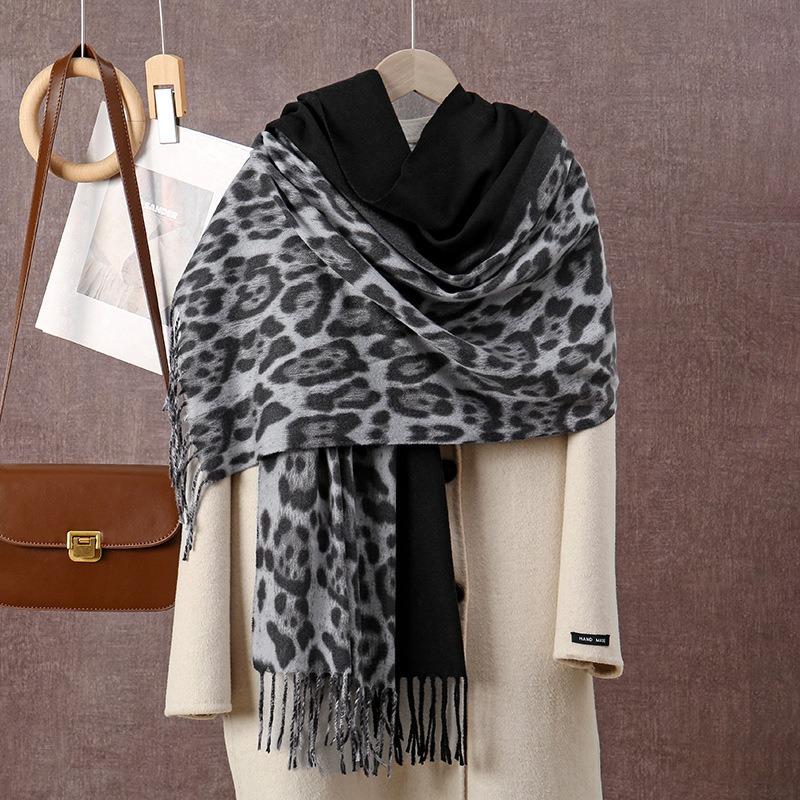 Autumn and winter new fashion retro atmosphere leopard print fringed imitation cashmere scarf women's millennial style thickened shawl