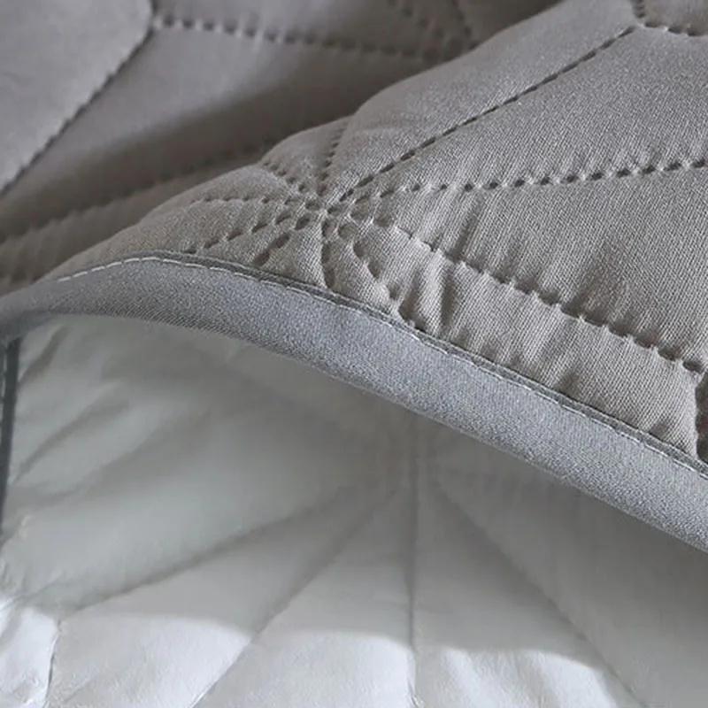 Waterproof Mattress Protector Mattress Pad Breathable Noiseless Mattress Cover Pad with 4 Elastic Corner Straps Fits Up To 40 Cm Deep