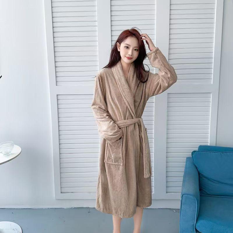 Damen Flanell Morgenmantel in mittlerer Länge: Plüschiger Samt Dicker Korallenfleece Yukata für Herbst und Winter.