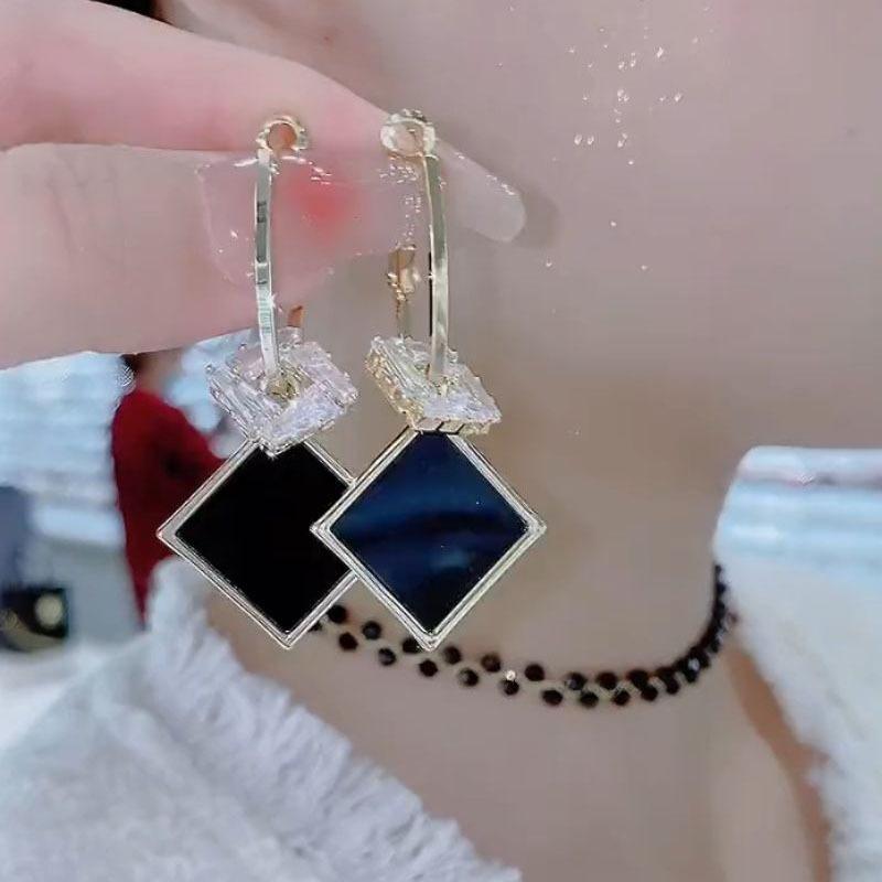 Black Geometric Diamond Shaped Long Tassel Earrings with A Simple and Versatile Style. Explosive Silver Needle Earrings