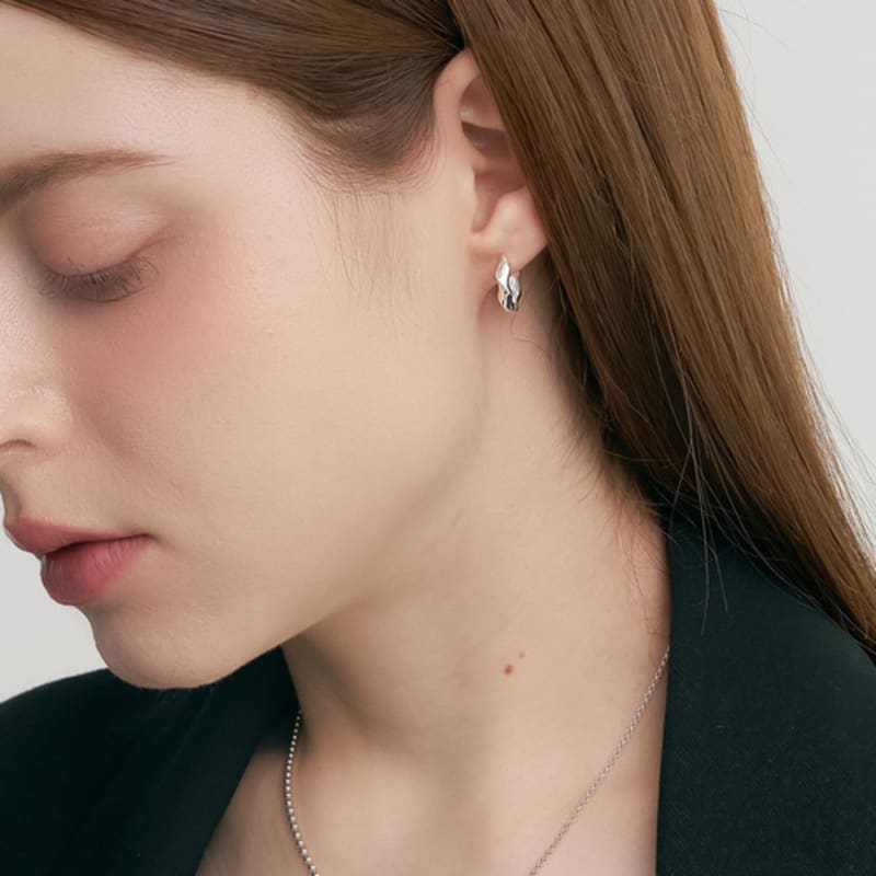 UNI.J [Cotidiano] Twist Silver Earring Ie400