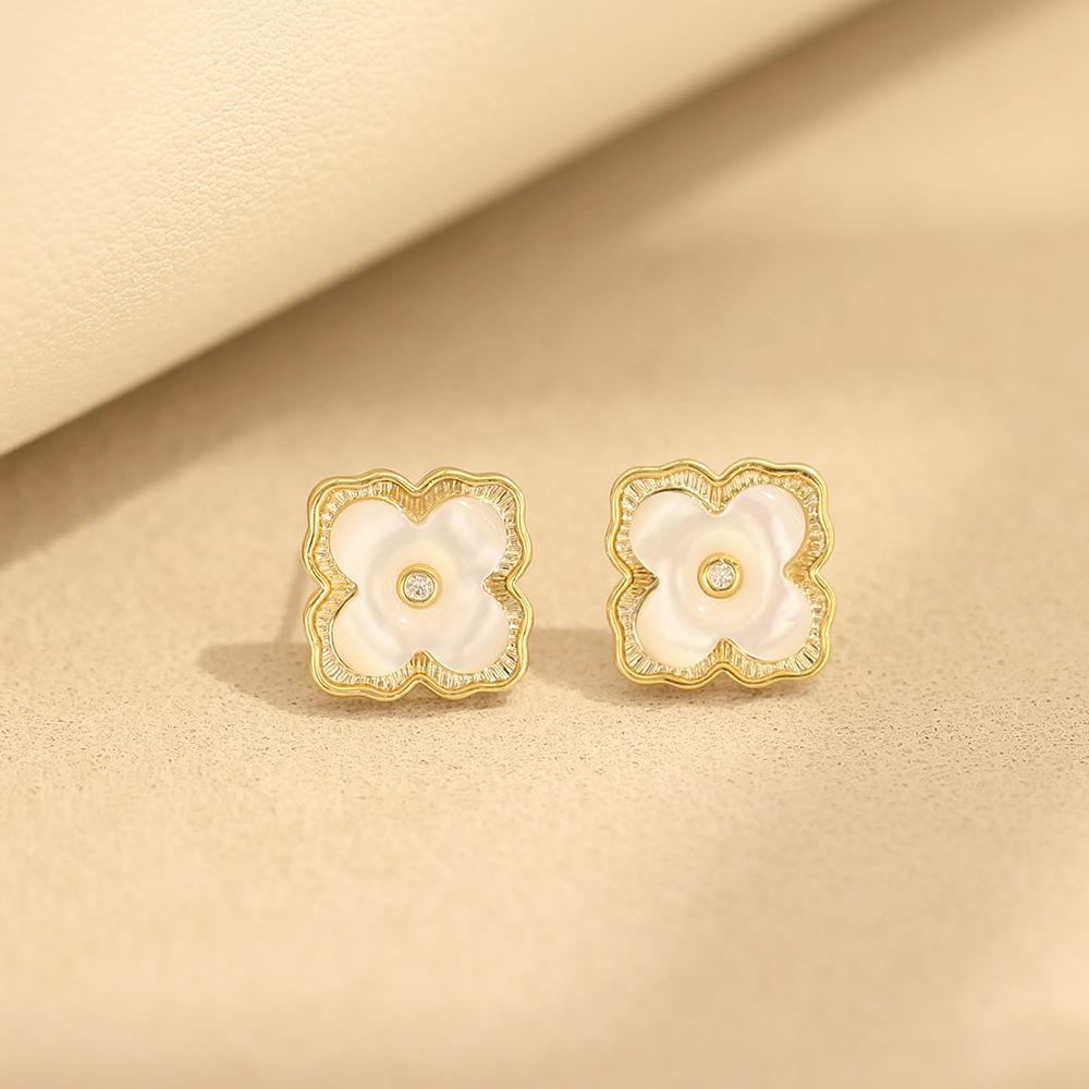 French Temperament, Elegant Fritillary Four-leaf Flower Stud Earrings, Simple and Small, Gentle Temperament, Silver Needle Earrings, Design Earrings,