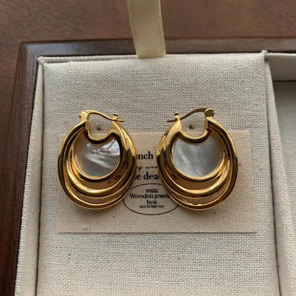 Light Luxury Natural Fritillary Shell Stud Earrings, Simple And Versatile Temperament, Advanced Sense Of Commuting, Daily Earrings, Women