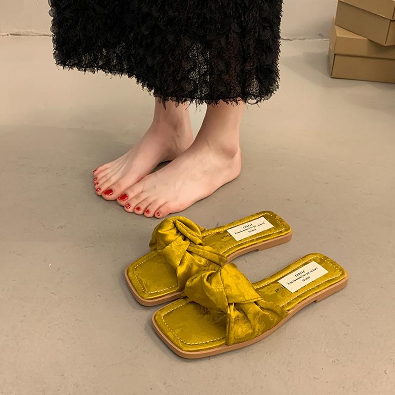 French Evening Breeze Slippers Women's Summer Wear 2025 New Temperament with Skirt New Chinese Open-toed Flat-bottomed Sandals