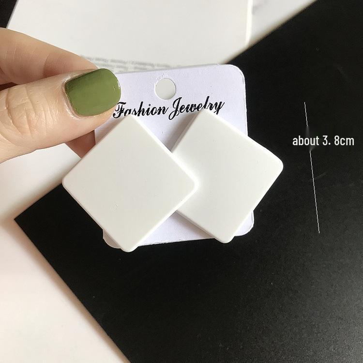 Trendy geometrické matné akrylové náušnice v barvách bonbónů