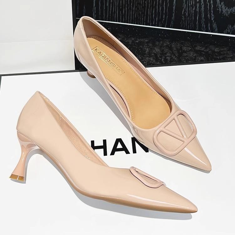 Profesionální neunavené nohy vysoké podpatky dámské černé raný podzim 2024 nové špičaté temperamentní lakované kůže lehká ústa jehlové boty