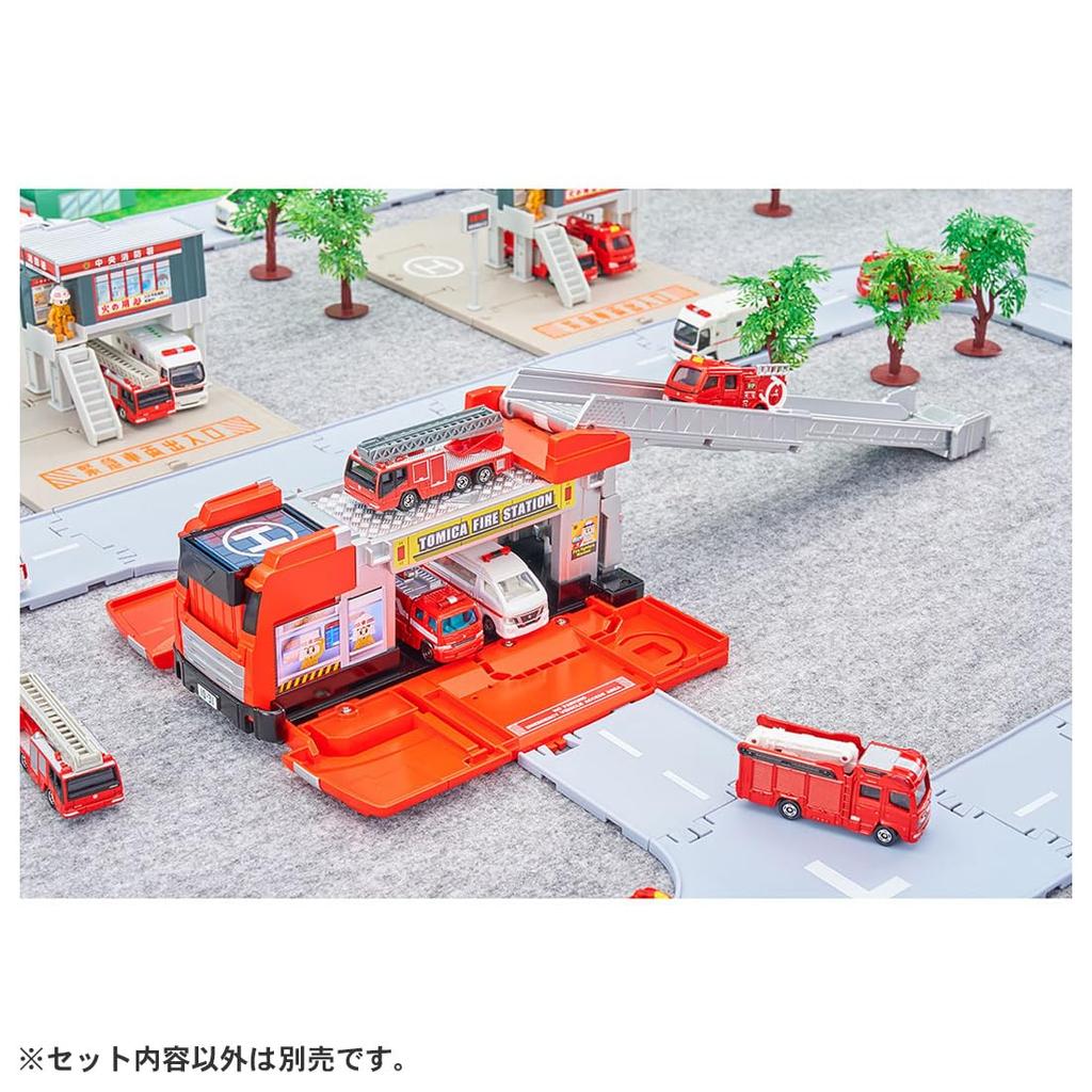 Takara Tomy Tomica Vehicle Town Transforming Ladder Fire Truck Tomica Miniature Car Toy for ages 3 and up (with car)