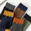 Herre og kvinner Patchwork Farge bomullssokker Allsidige mellomstore rørsokker Varme om høsten og vinteren Uformelle fortykkede pustende sokker